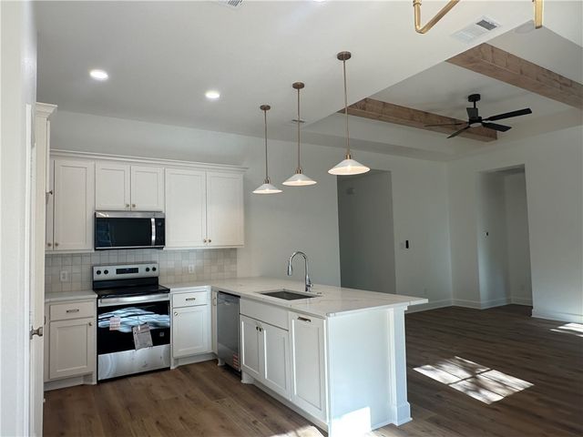 3701 Iverson Drive, Bryan, TX 77803