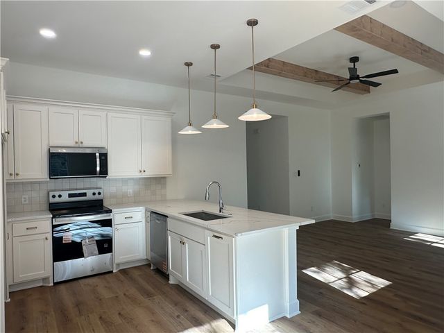 3701 Iverson Drive, Bryan, TX 77803