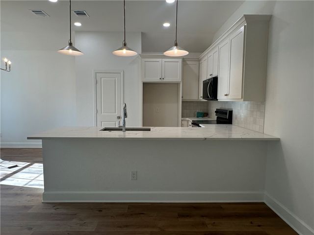 3701 Iverson Drive, Bryan, TX 77803