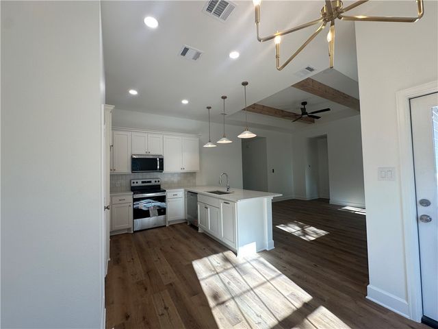 3701 Iverson Drive, Bryan, TX 77803