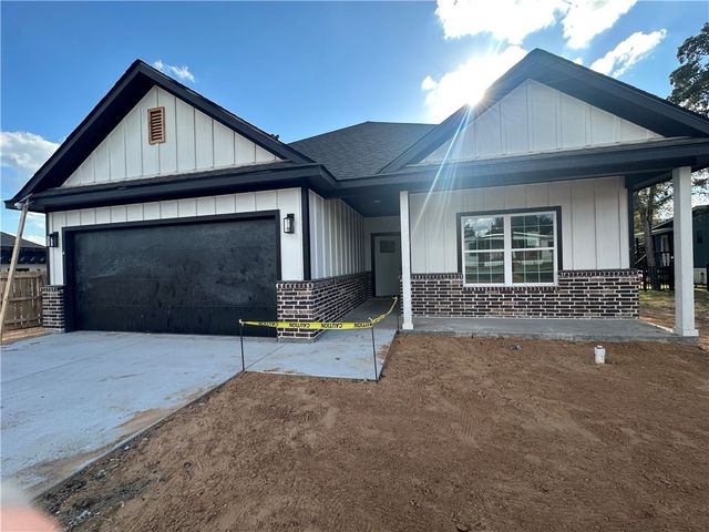 3701 Iverson Drive, Bryan, TX 77803