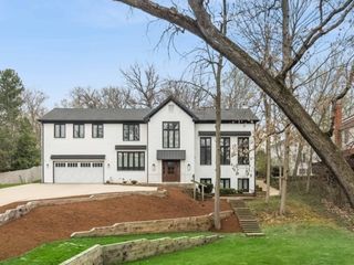 16 W Birchwood Avenue, Hinsdale, IL 60521