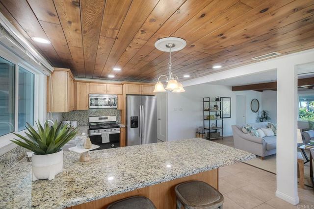 1643 Mesa Verde Dr., Vista, CA 92084
