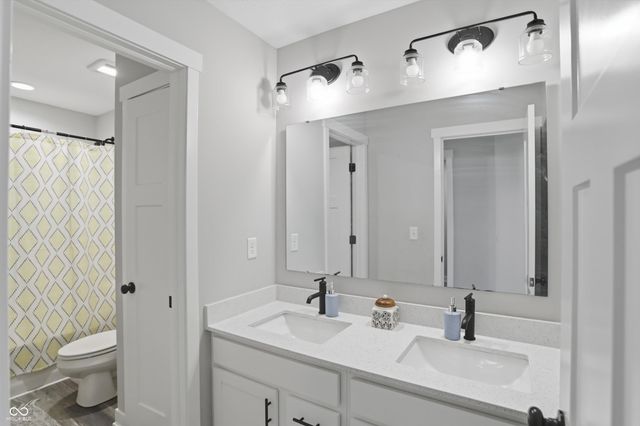 8415 Hidden Meadow Pass, Mccordsville, IN 46055