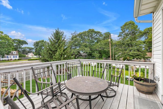 583 N Erie Avenue, Lindenhurst, NY 11757