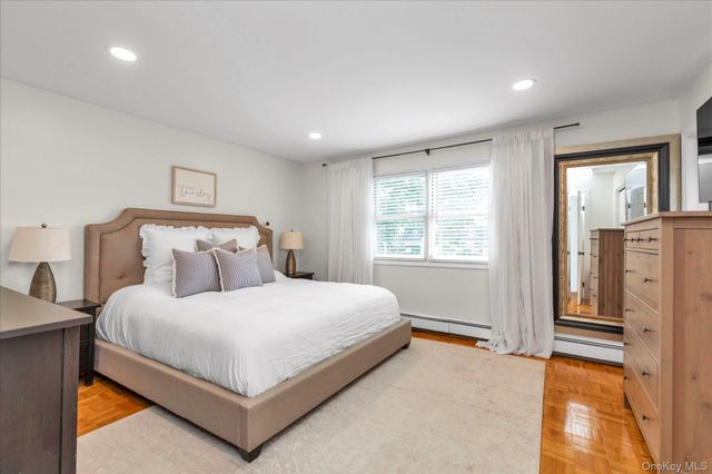 583 N Erie Avenue, Lindenhurst, NY 11757