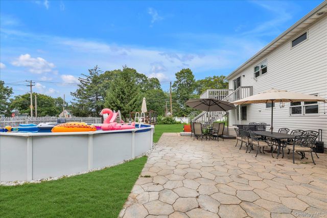 583 N Erie Avenue, Lindenhurst, NY 11757