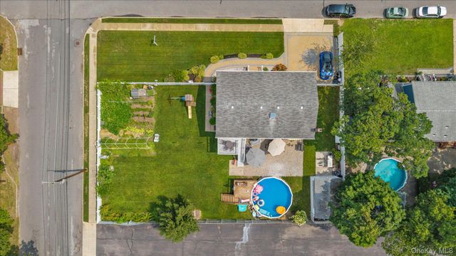 583 N Erie Avenue, Lindenhurst, NY 11757