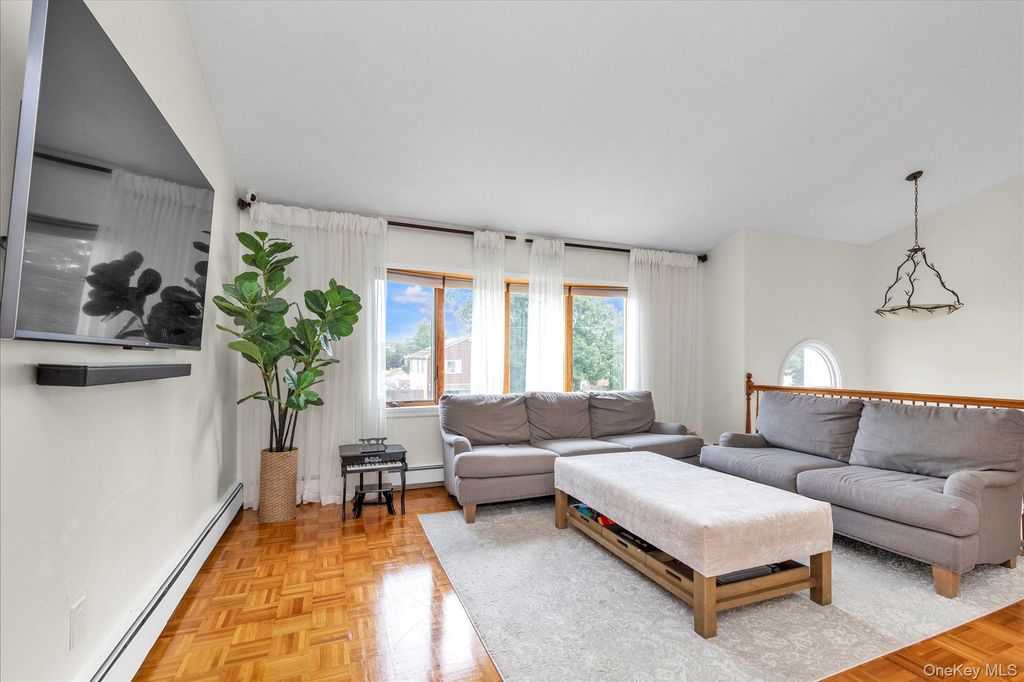 583 N Erie Avenue, Lindenhurst, NY 11757 — photo 4