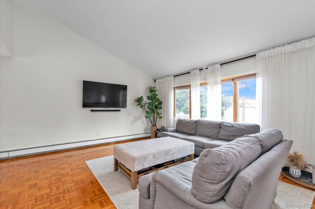 583 N Erie Avenue, Lindenhurst, NY 11757 — photo 5