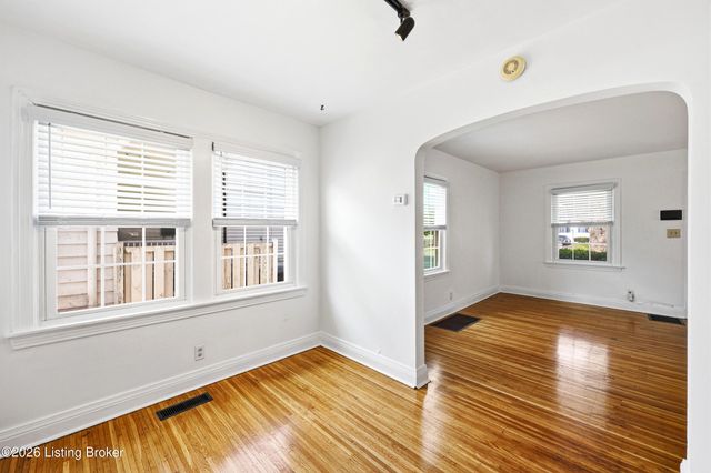 1054 Oakwood Ave, Louisville, KY 40215