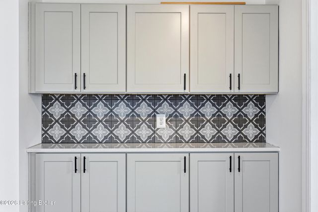 1054 Oakwood Ave, Louisville, KY 40215