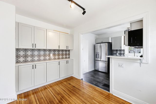 1054 Oakwood Ave, Louisville, KY 40215