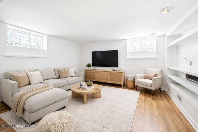 1054 Oakwood Ave, Louisville, KY 40215