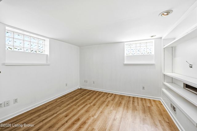 1054 Oakwood Ave, Louisville, KY 40215