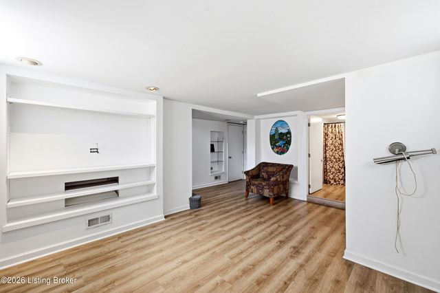 1054 Oakwood Ave, Louisville, KY 40215