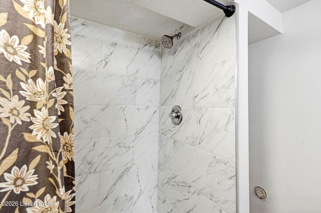 1054 Oakwood Ave, Louisville, KY 40215