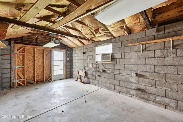 1054 Oakwood Ave, Louisville, KY 40215