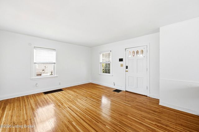 1054 Oakwood Ave, Louisville, KY 40215