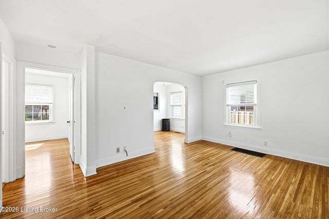 1054 Oakwood Ave, Louisville, KY 40215