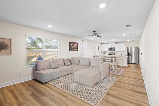 4924 Valor Ct, Pace, FL 32571