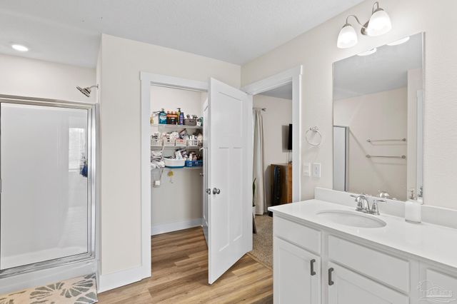 4924 Valor Ct, Pace, FL 32571