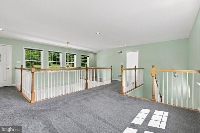 7304 SANDY HOLLOW RD, Harrisburg, PA 17112