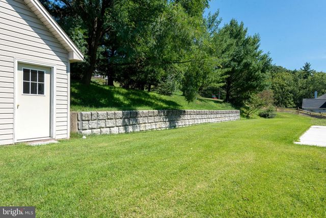 7304 SANDY HOLLOW RD, Harrisburg, PA 17112