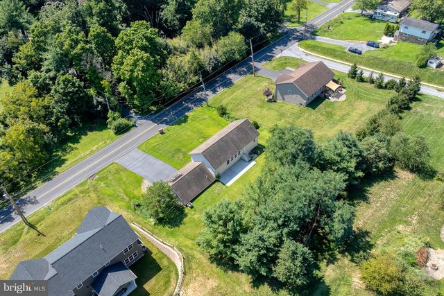 7304 SANDY HOLLOW RD, Harrisburg, PA 17112
