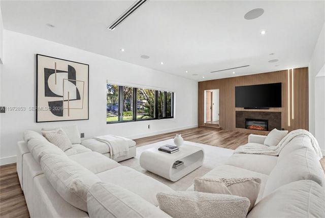 1424 Algardi Ave, Coral Gables, FL 33146