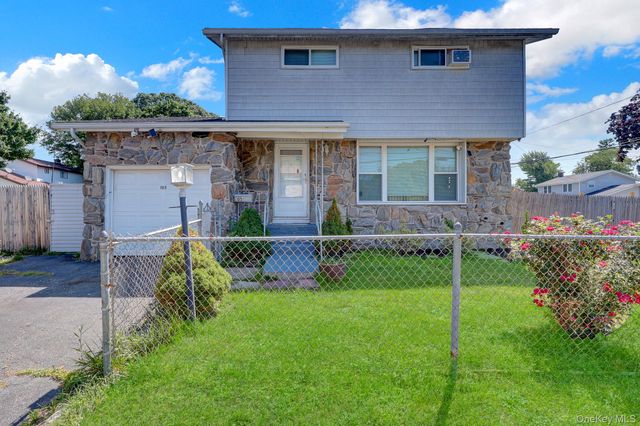 105 Madison Avenue, Brentwood, NY 11717