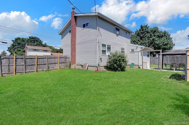 105 Madison Avenue, Brentwood, NY 11717