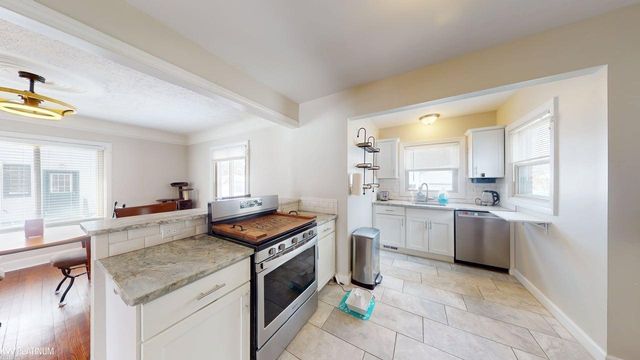 7535 Henry Street, Center Line, MI 48015