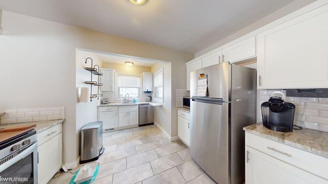 7535 Henry Street, Center Line, MI 48015