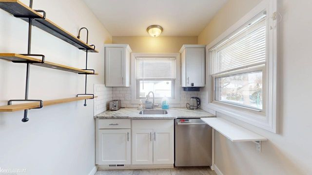 7535 Henry Street, Center Line, MI 48015