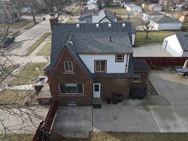 7535 Henry Street, Center Line, MI 48015