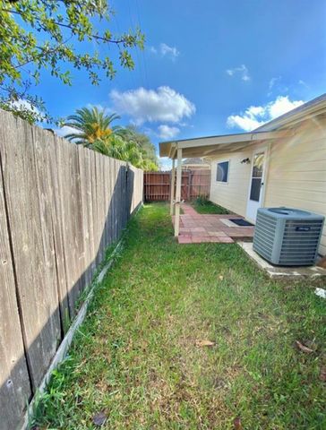 1511 Village Townhome Drive, Pasadena, TX 77504