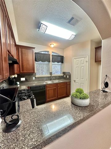 1511 Village Townhome Drive, Pasadena, TX 77504