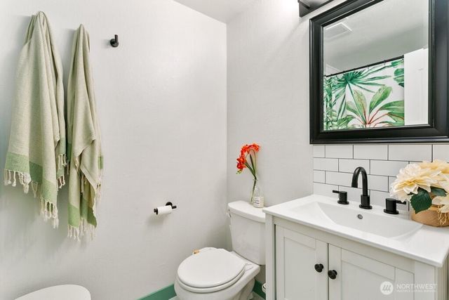 733 Eden Road W, Bremerton, WA 98312