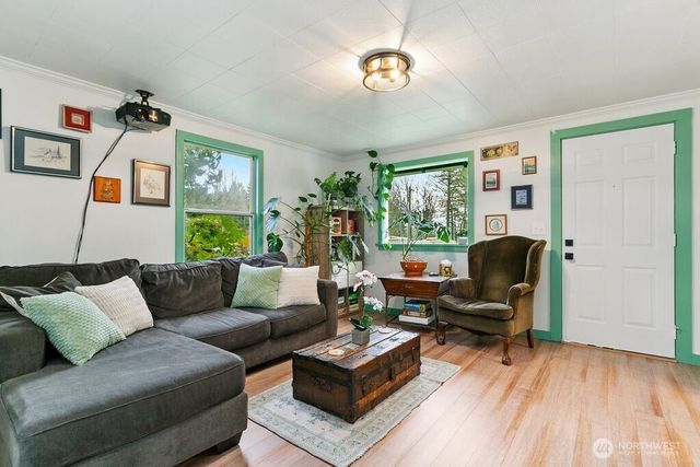 733 Eden Road W, Bremerton, WA 98312