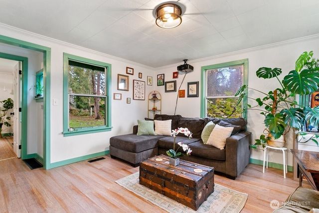 733 Eden Road W, Bremerton, WA 98312