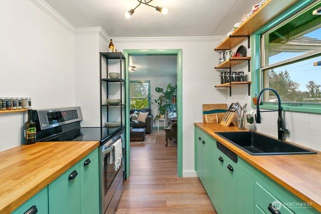 733 Eden Road W, Bremerton, WA 98312