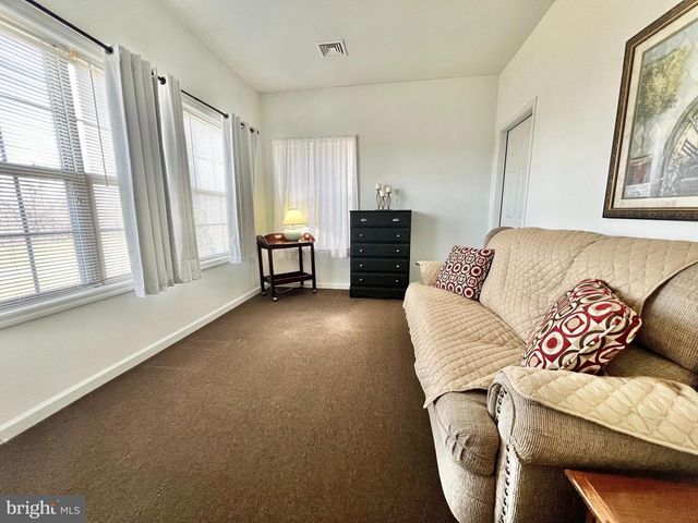 155 HEARTHSTONE LN, Lebanon, PA 17042