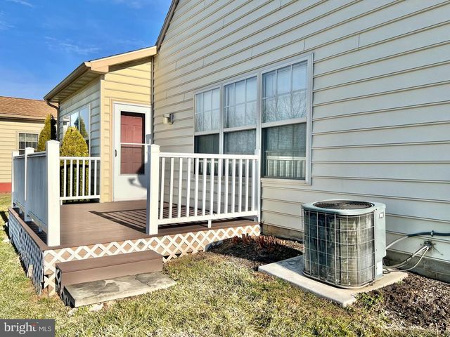 155 HEARTHSTONE LN, Lebanon, PA 17042