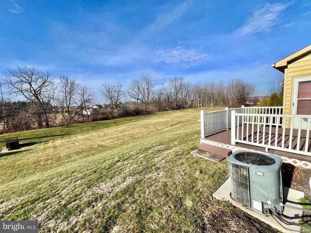 155 HEARTHSTONE LN, Lebanon, PA 17042