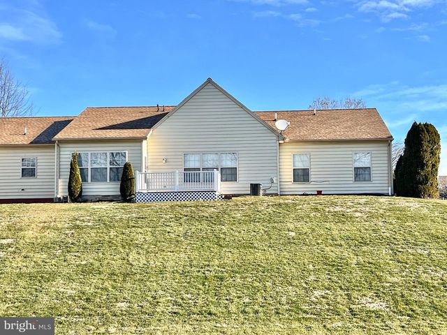 155 HEARTHSTONE LN, Lebanon, PA 17042