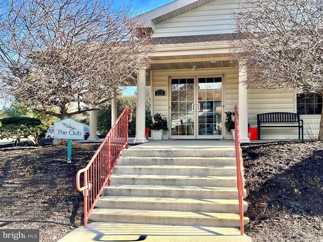 155 HEARTHSTONE LN, Lebanon, PA 17042