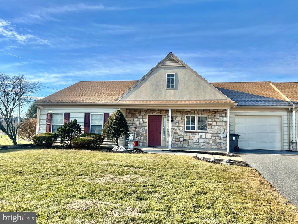 155 HEARTHSTONE LN, Lebanon, PA 17042