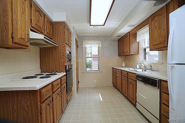 40 Kenton Road, Tonawanda, NY 14217