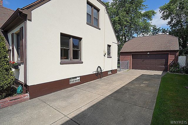 40 Kenton Road, Tonawanda, NY 14217
